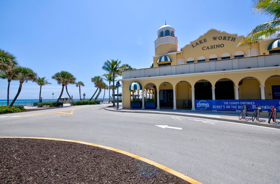 Active With Contract: $410,000 (2 beds, 2 baths, 1105 Square Feet)