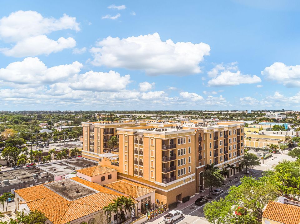 Active With Contract: $410,000 (2 beds, 2 baths, 1105 Square Feet)