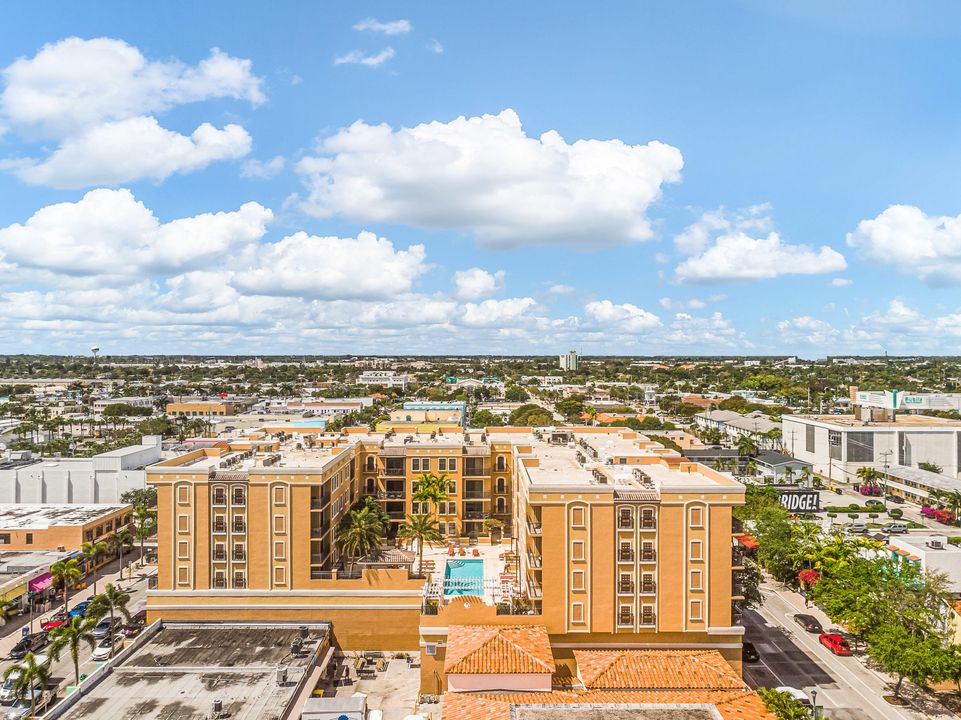 Active With Contract: $410,000 (2 beds, 2 baths, 1105 Square Feet)