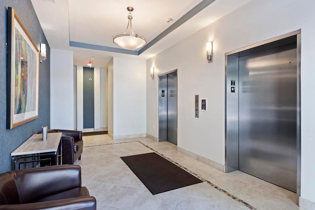 Active With Contract: $410,000 (2 beds, 2 baths, 1105 Square Feet)