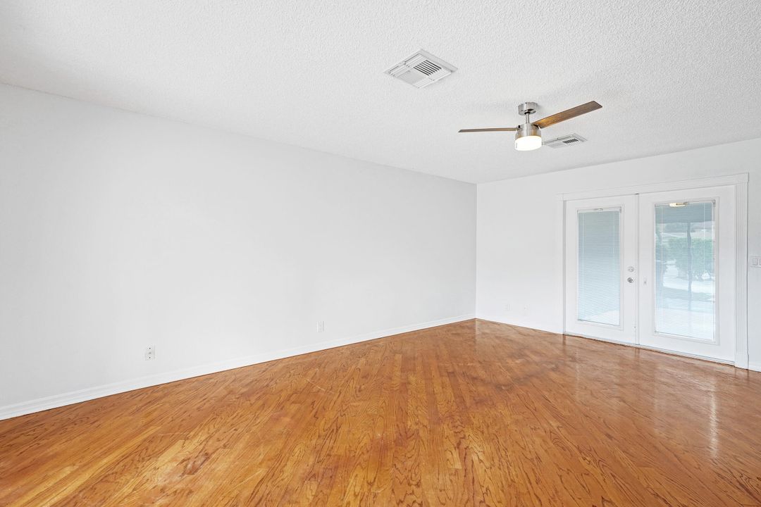 Active With Contract: $299,900 (2 beds, 2 baths, 1045 Square Feet)