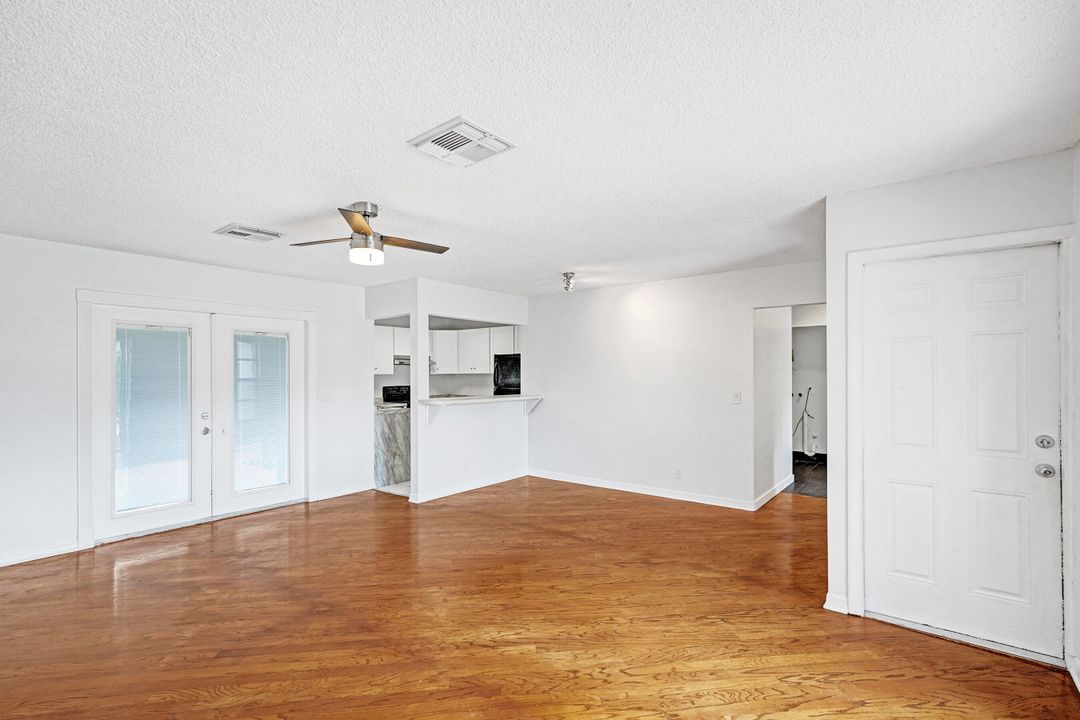 Active With Contract: $299,900 (2 beds, 2 baths, 1045 Square Feet)