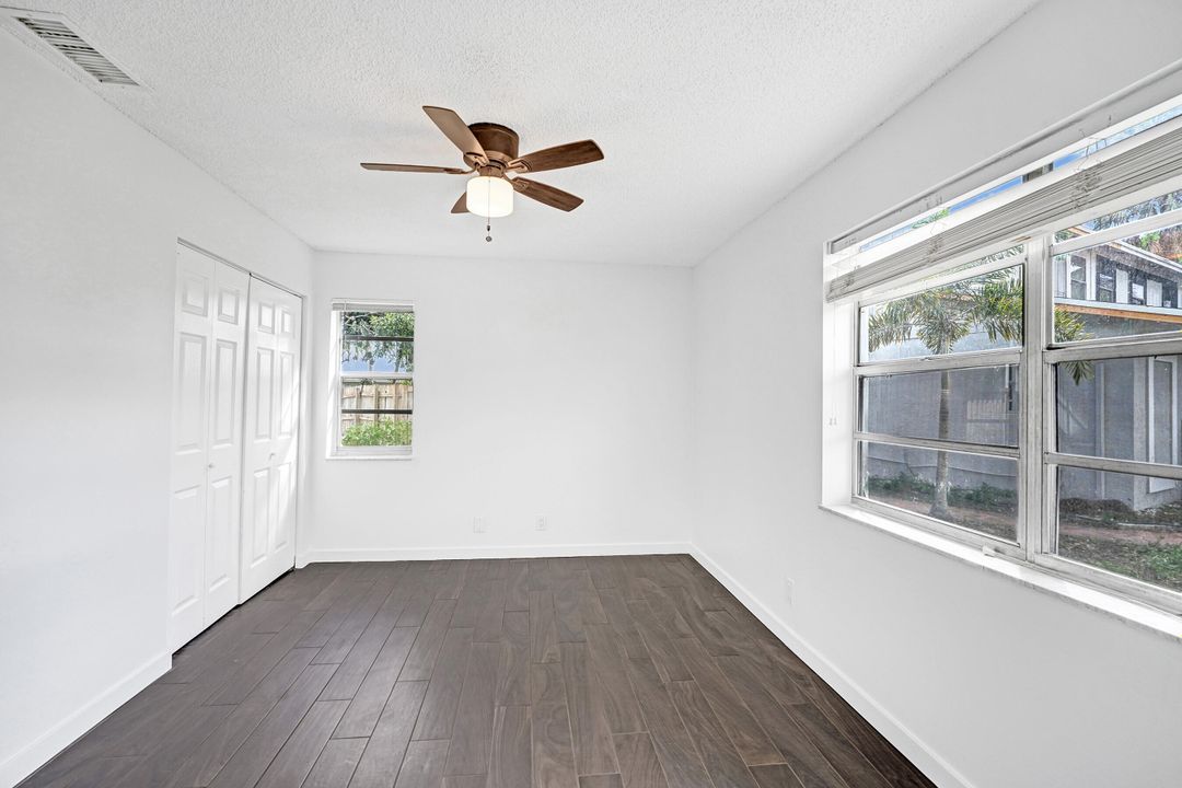 Active With Contract: $299,900 (2 beds, 2 baths, 1045 Square Feet)