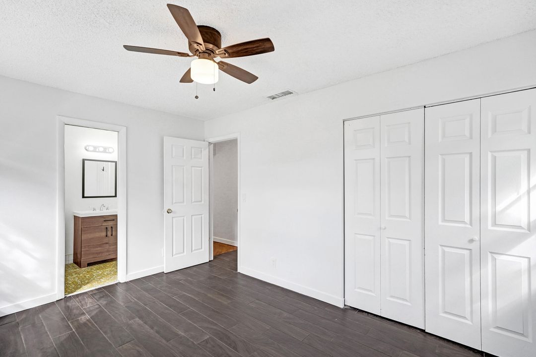 Active With Contract: $299,900 (2 beds, 2 baths, 1045 Square Feet)