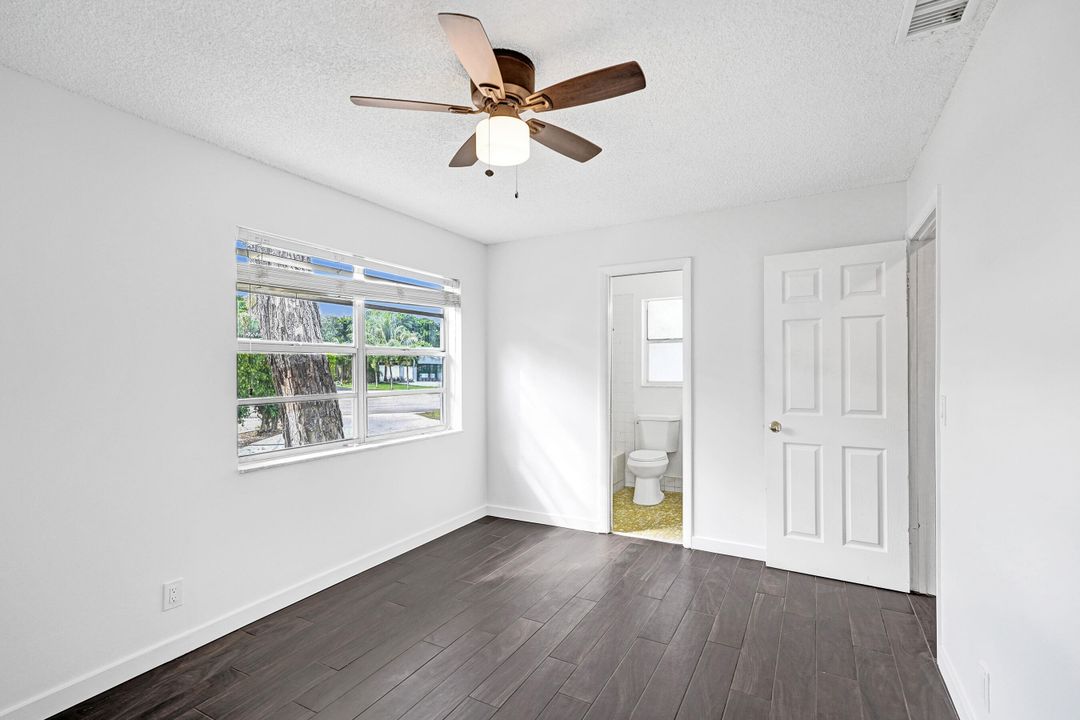 Active With Contract: $299,900 (2 beds, 2 baths, 1045 Square Feet)