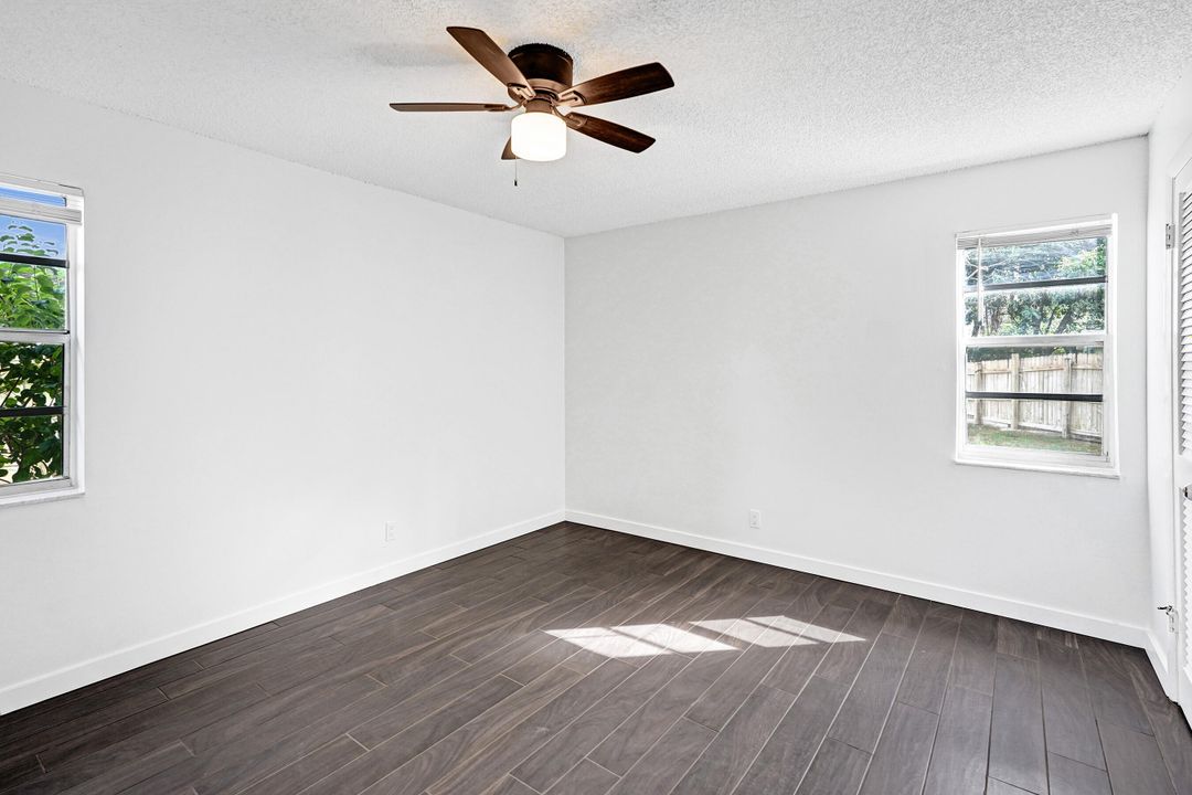 Active With Contract: $299,900 (2 beds, 2 baths, 1045 Square Feet)