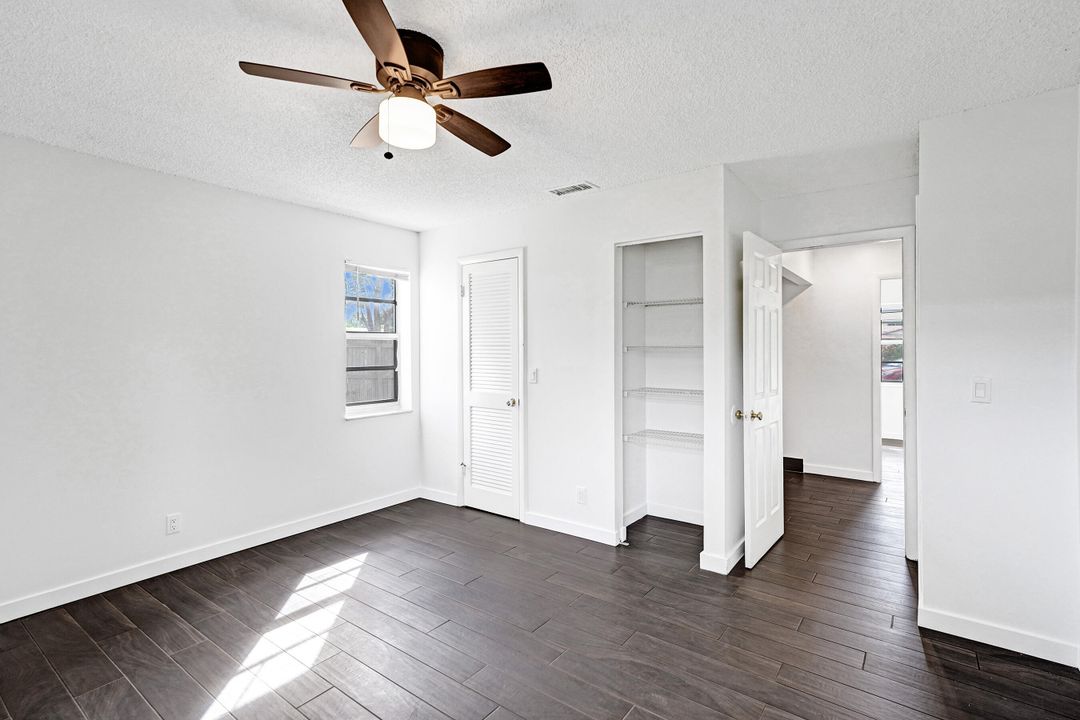 Active With Contract: $299,900 (2 beds, 2 baths, 1045 Square Feet)