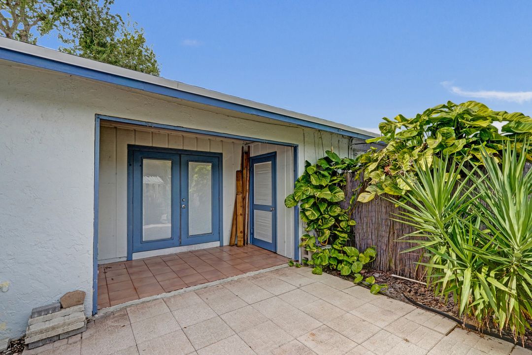 Active With Contract: $299,900 (2 beds, 2 baths, 1045 Square Feet)