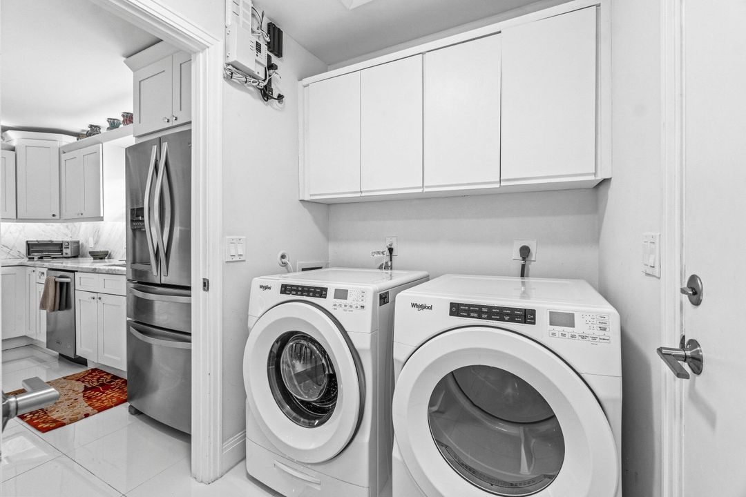 Active With Contract: $599,900 (3 beds, 2 baths, 2556 Square Feet)