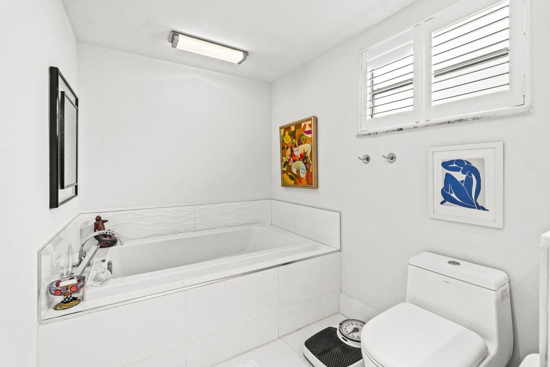 Active With Contract: $599,900 (3 beds, 2 baths, 2556 Square Feet)