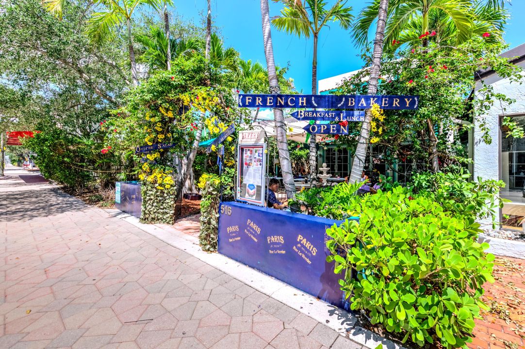 Active With Contract: $410,000 (2 beds, 2 baths, 1105 Square Feet)