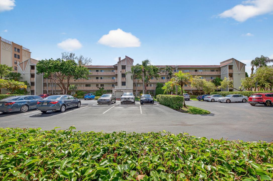 For Rent: $2,800 (2 beds, 2 baths, 1070 Square Feet)