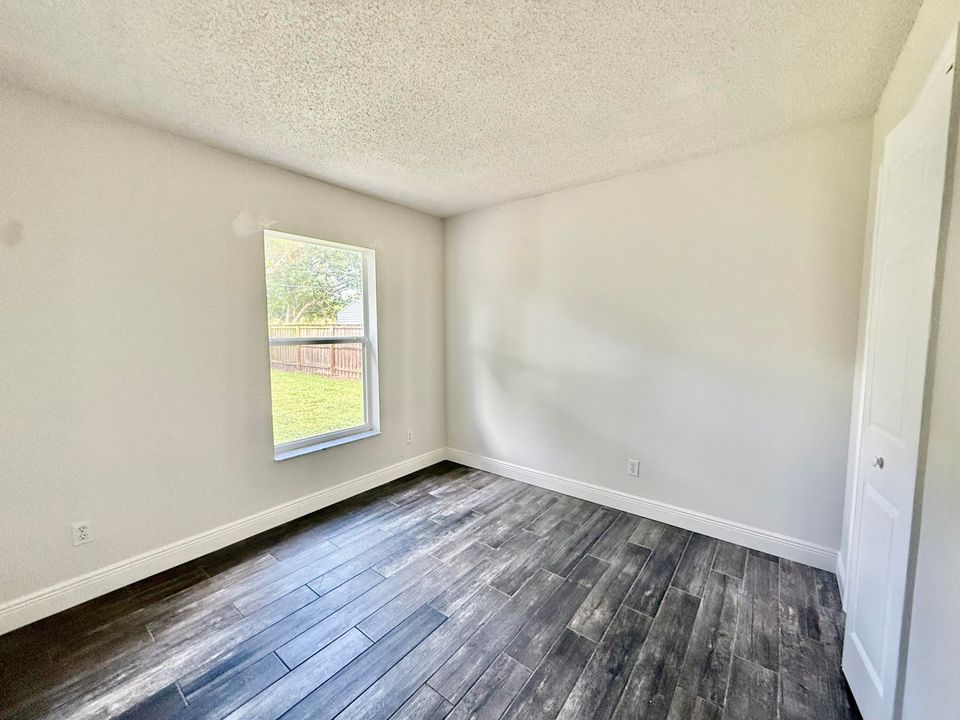 Active With Contract: $349,775 (3 beds, 2 baths, 1370 Square Feet)