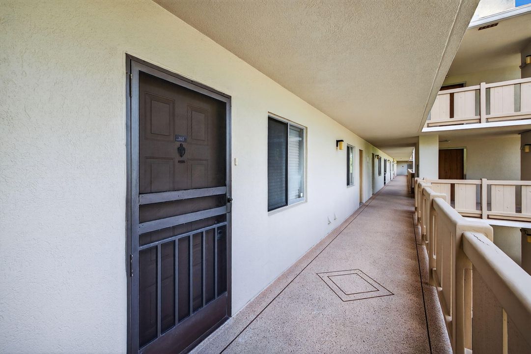 For Rent: $2,800 (2 beds, 2 baths, 1070 Square Feet)