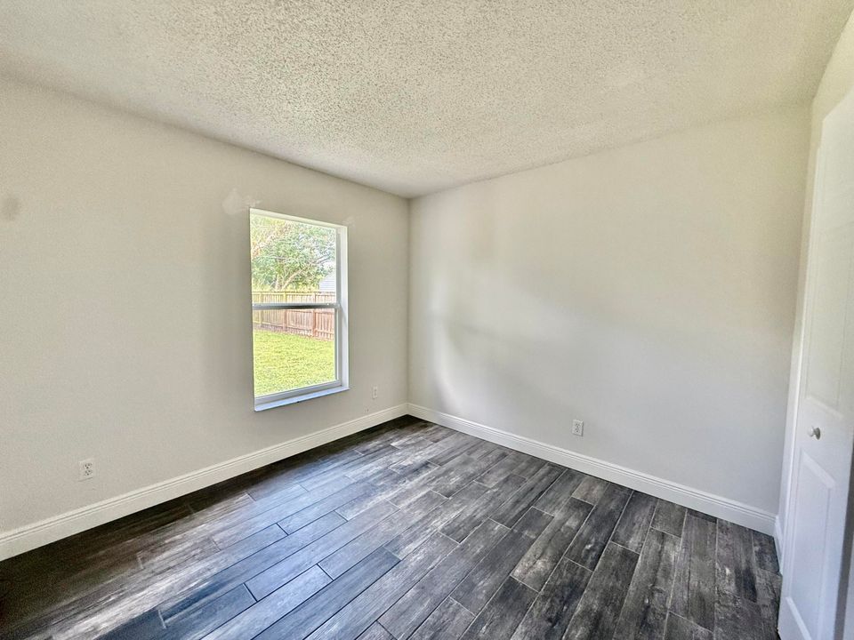 Active With Contract: $349,775 (3 beds, 2 baths, 1370 Square Feet)