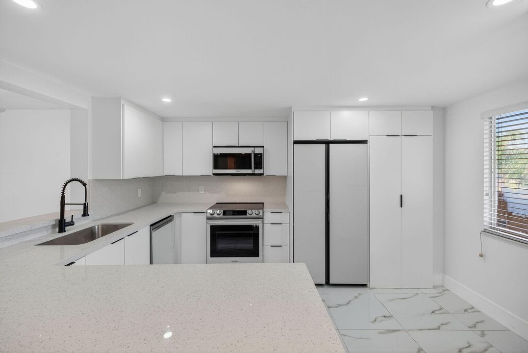 For Rent: $2,800 (2 beds, 2 baths, 1070 Square Feet)