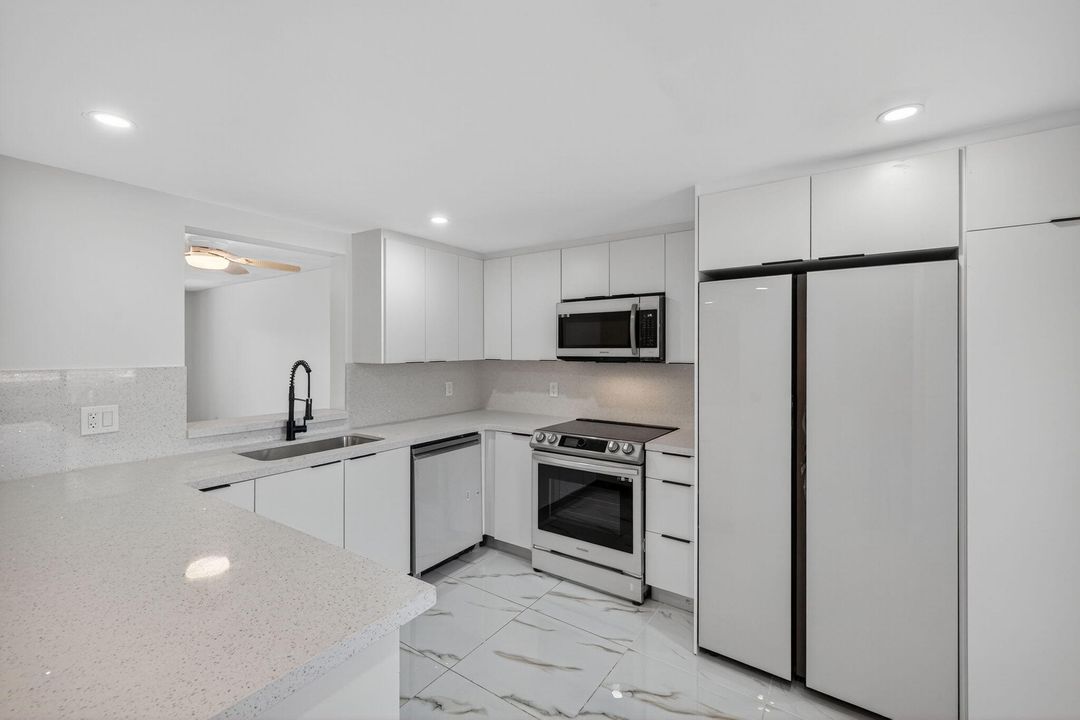 For Rent: $2,800 (2 beds, 2 baths, 1070 Square Feet)