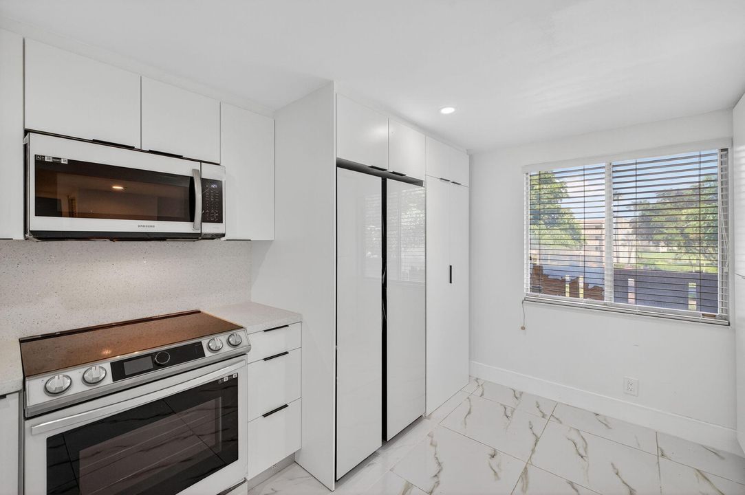 For Rent: $2,800 (2 beds, 2 baths, 1070 Square Feet)