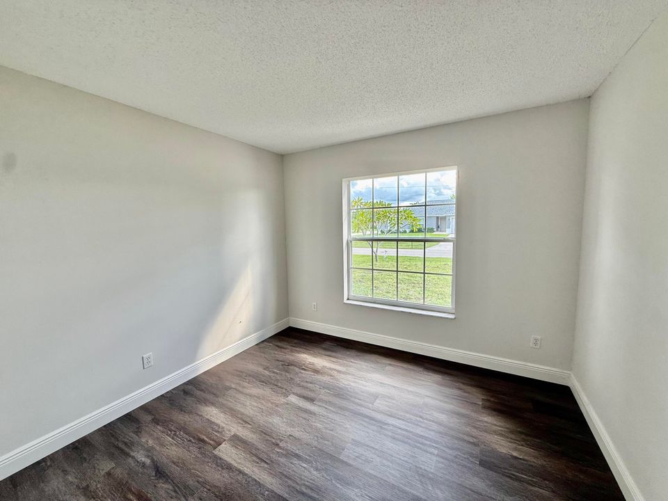 Active With Contract: $349,775 (3 beds, 2 baths, 1370 Square Feet)