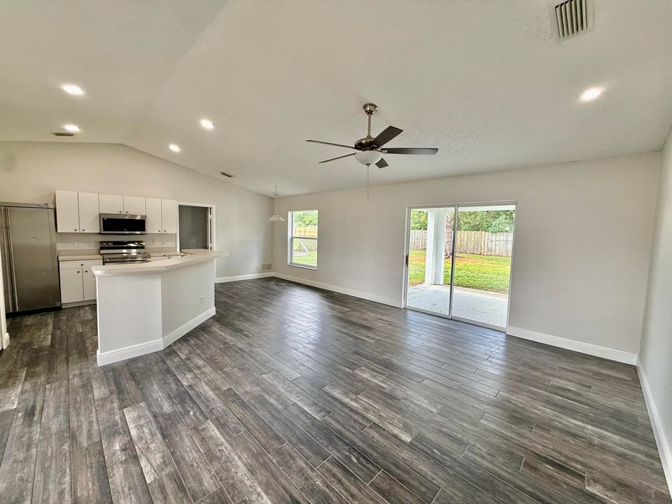 Active With Contract: $349,775 (3 beds, 2 baths, 1370 Square Feet)