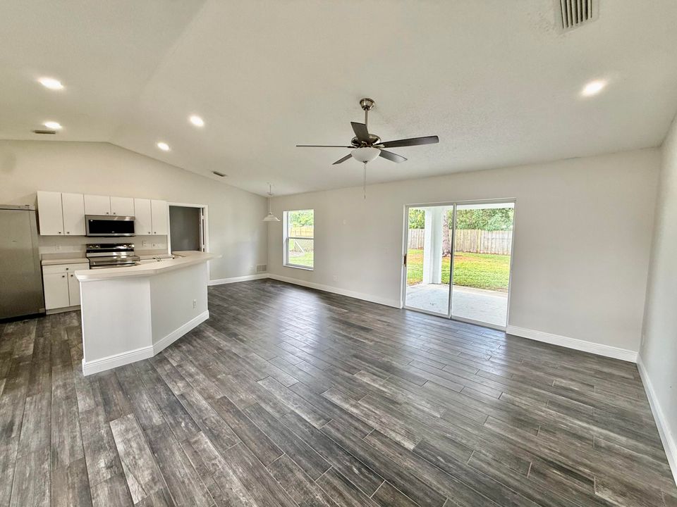 Active With Contract: $349,775 (3 beds, 2 baths, 1370 Square Feet)