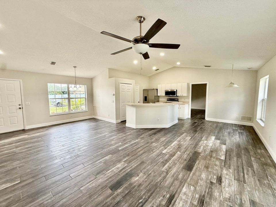 Active With Contract: $349,775 (3 beds, 2 baths, 1370 Square Feet)