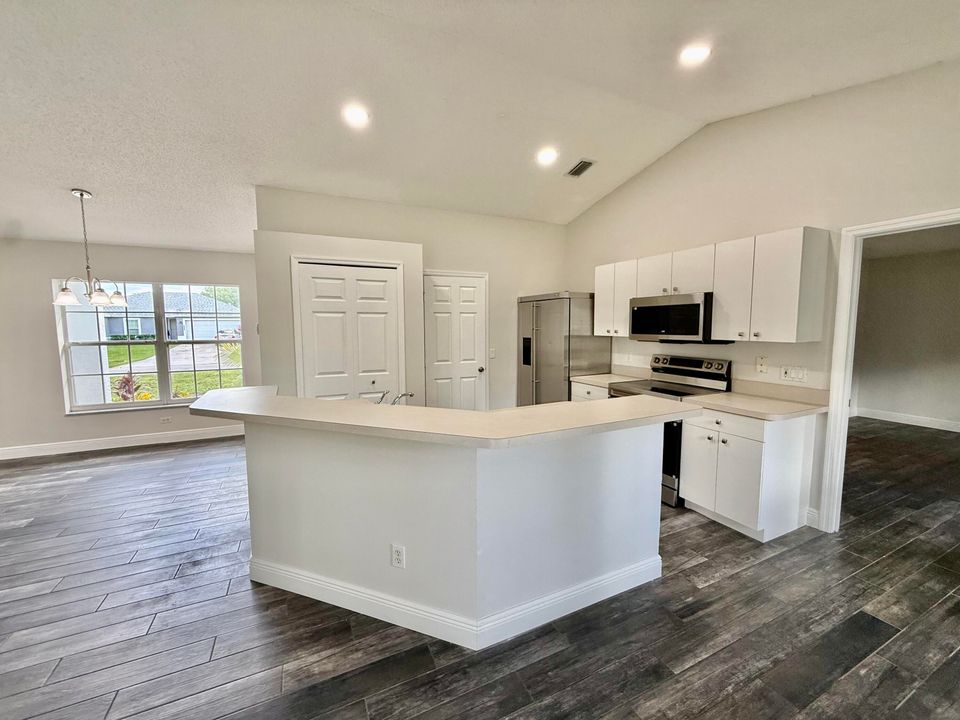 Active With Contract: $349,775 (3 beds, 2 baths, 1370 Square Feet)