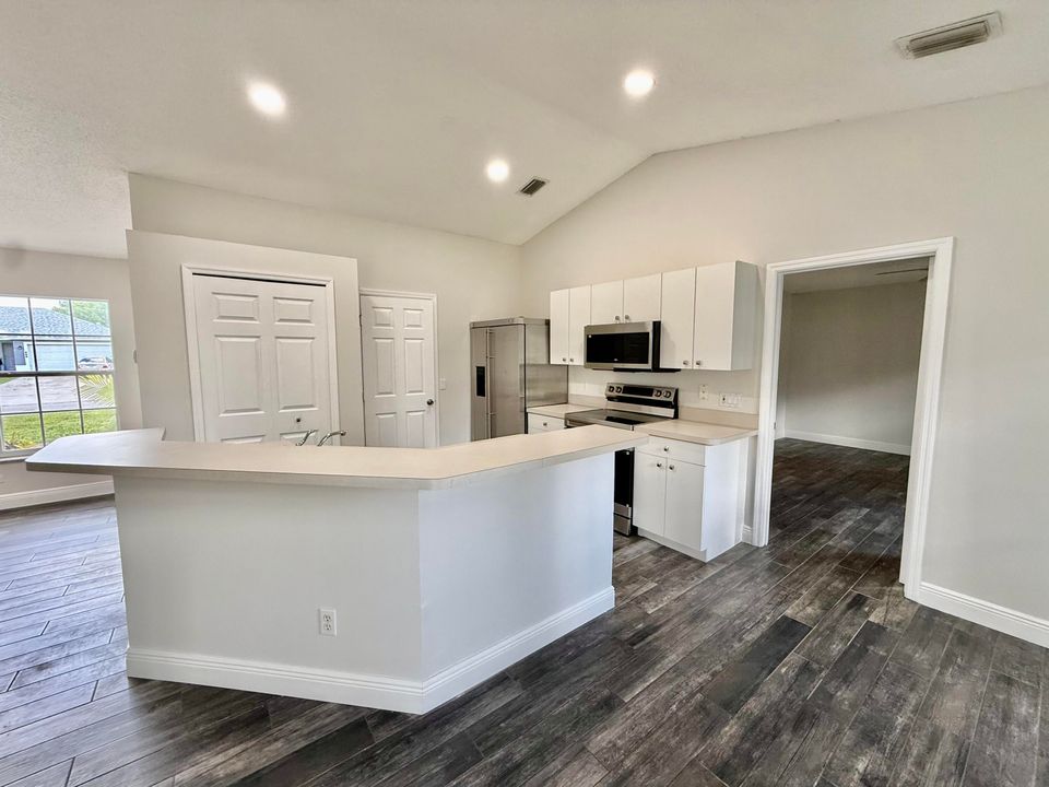 Active With Contract: $349,775 (3 beds, 2 baths, 1370 Square Feet)