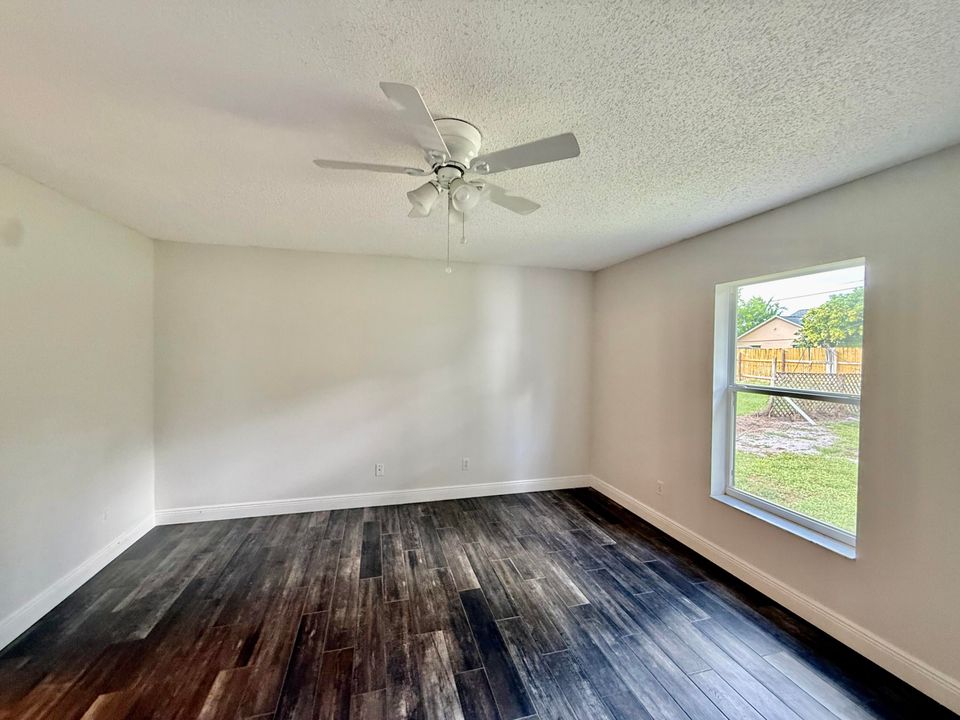 Active With Contract: $349,775 (3 beds, 2 baths, 1370 Square Feet)