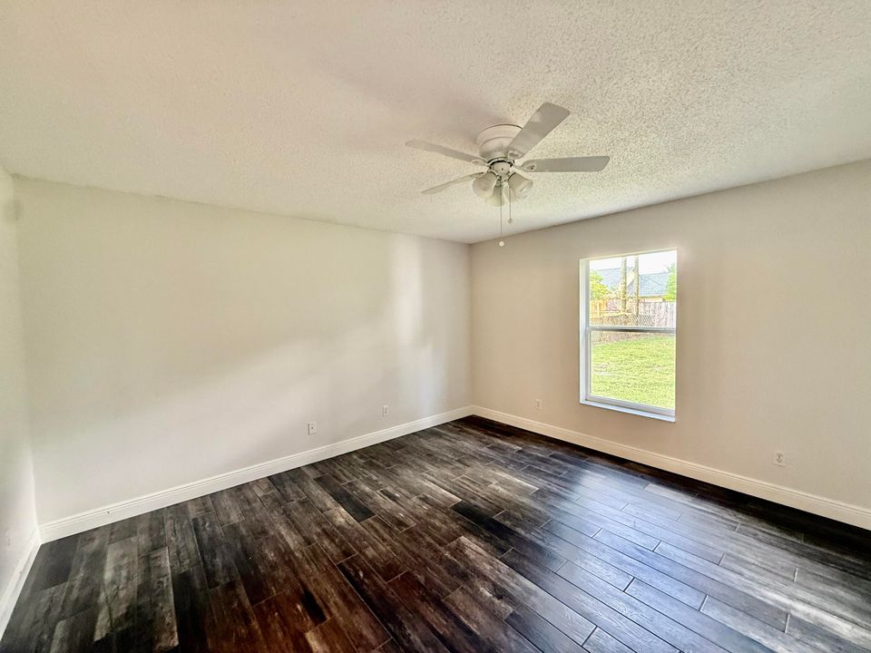 Active With Contract: $349,775 (3 beds, 2 baths, 1370 Square Feet)