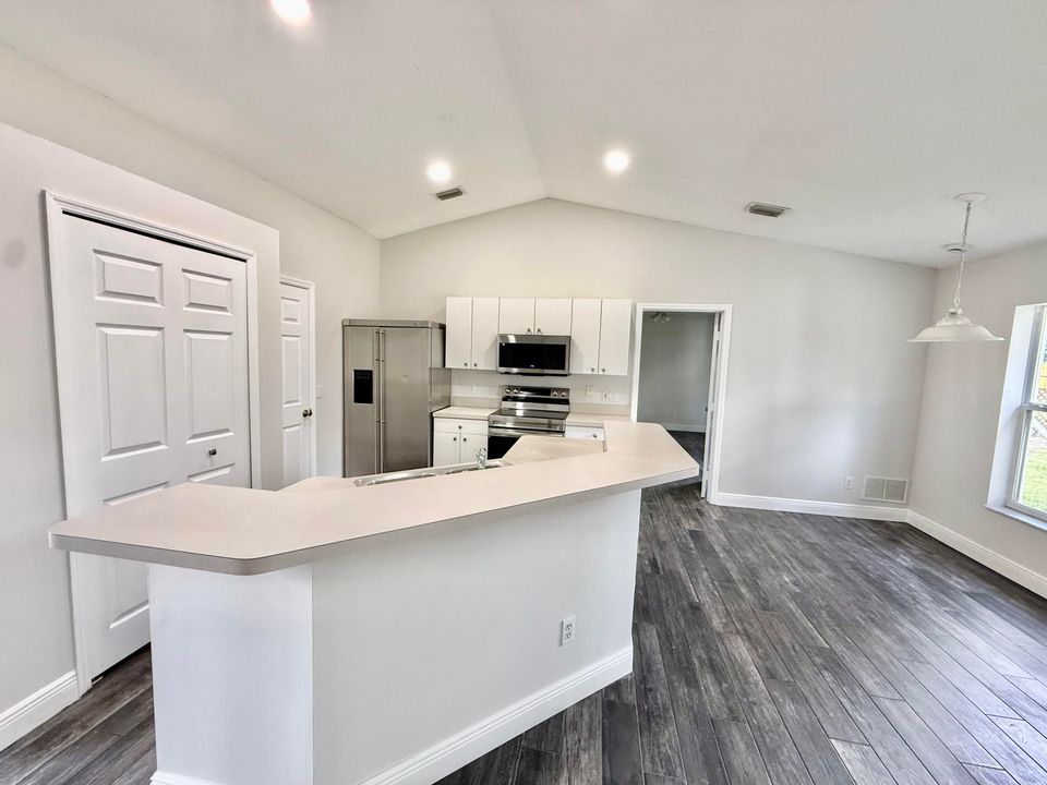 Active With Contract: $349,775 (3 beds, 2 baths, 1370 Square Feet)
