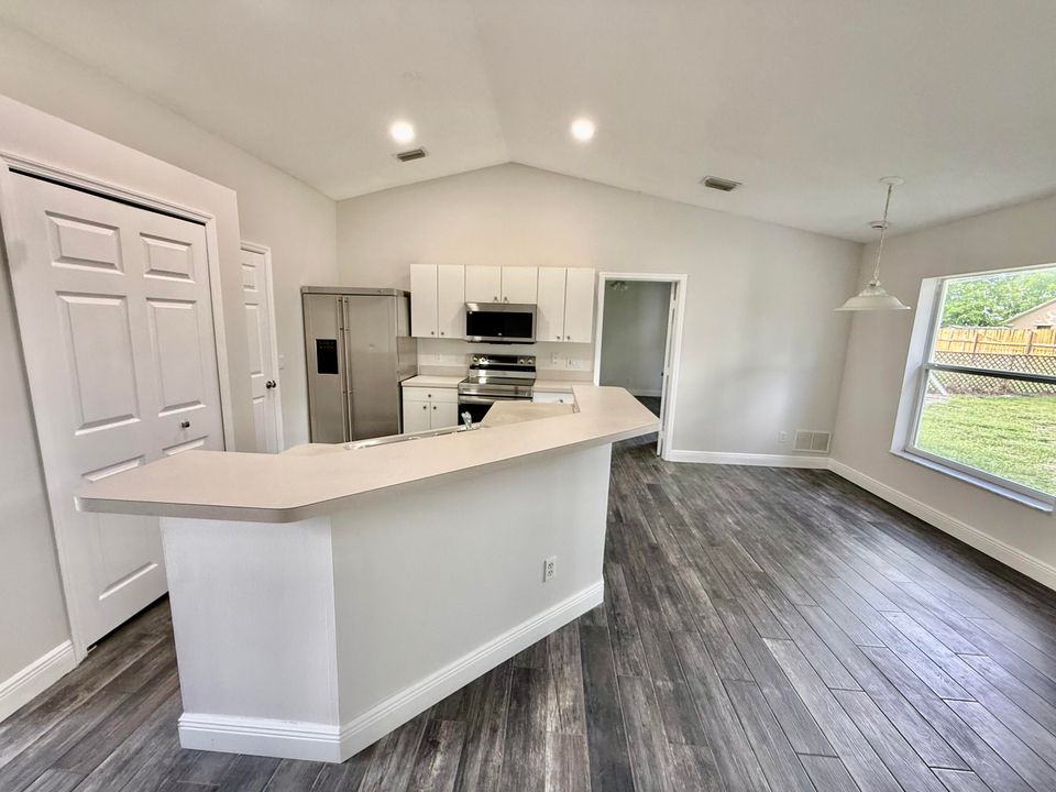 Active With Contract: $349,775 (3 beds, 2 baths, 1370 Square Feet)