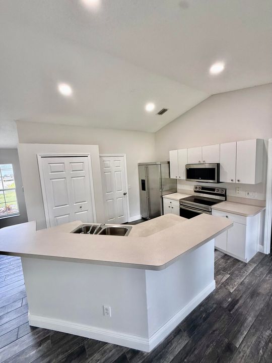 Active With Contract: $349,775 (3 beds, 2 baths, 1370 Square Feet)