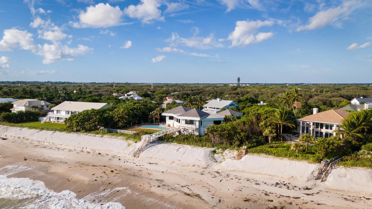 For Sale: $5,995,000 (5 beds, 6 baths, 7752 Square Feet)