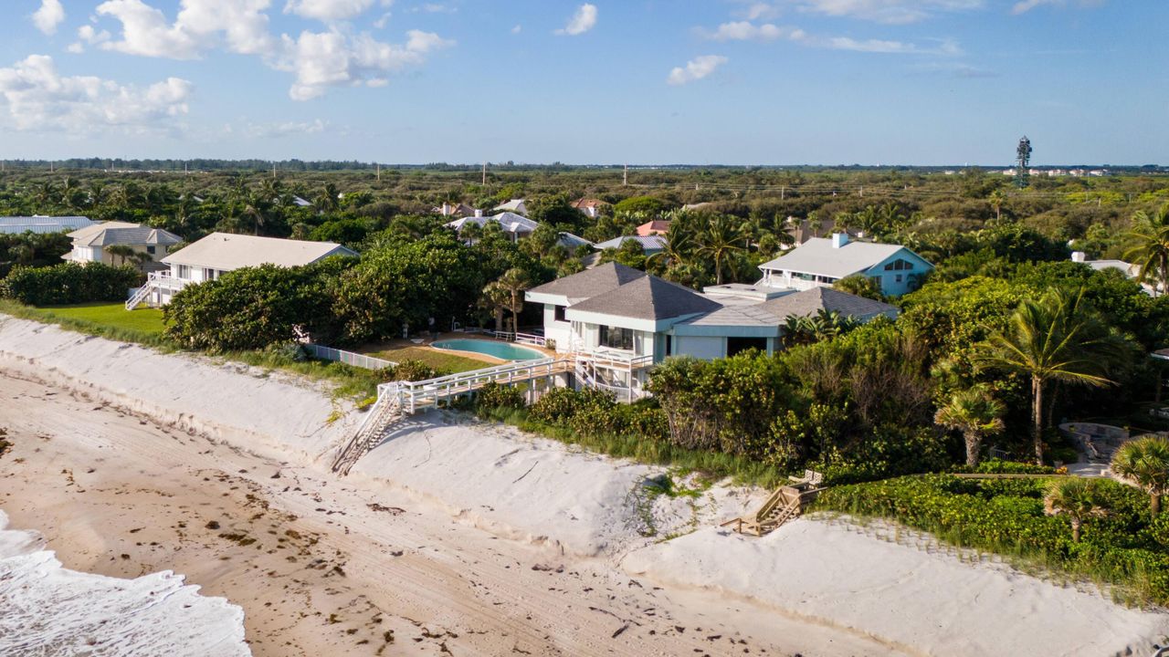 For Sale: $5,995,000 (5 beds, 6 baths, 7752 Square Feet)