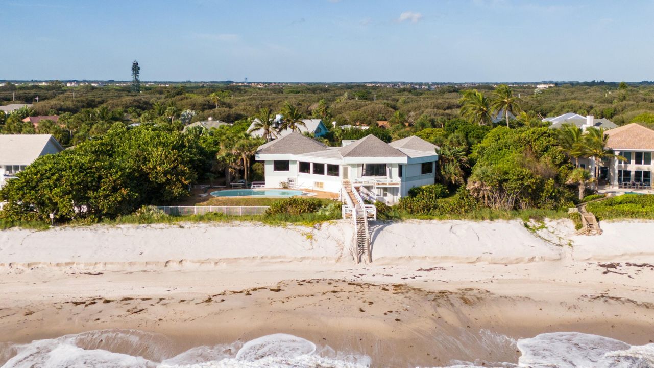 For Sale: $5,995,000 (5 beds, 6 baths, 7752 Square Feet)