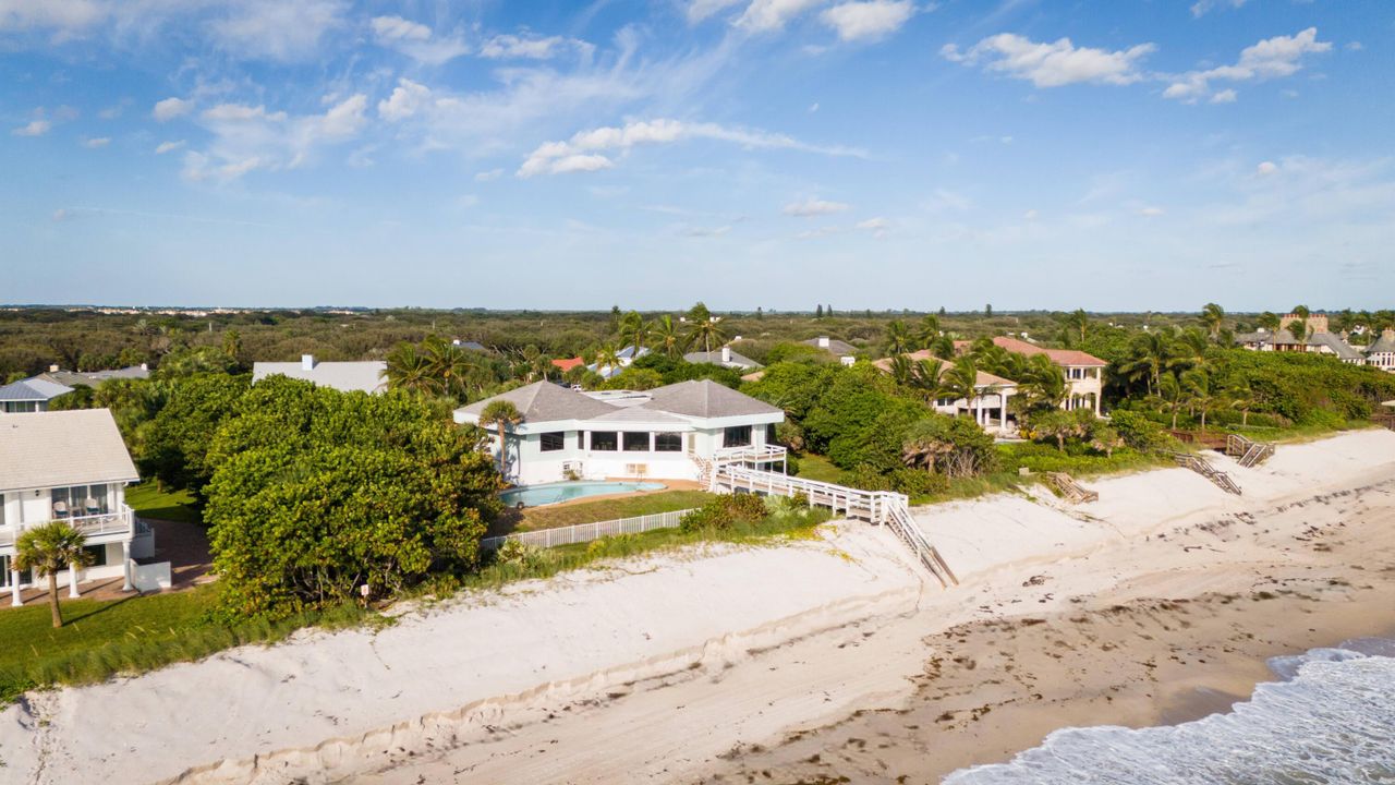 For Sale: $5,995,000 (5 beds, 6 baths, 7752 Square Feet)