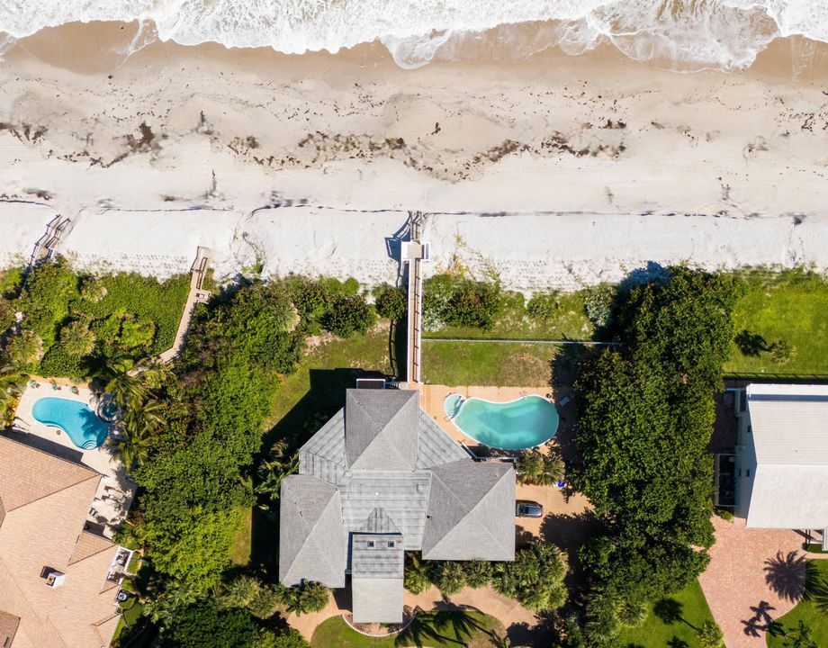 For Sale: $5,995,000 (5 beds, 6 baths, 7752 Square Feet)