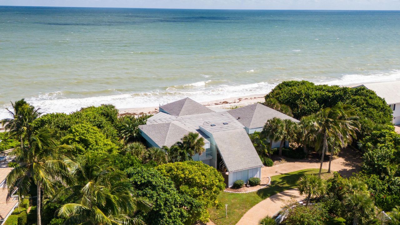 For Sale: $5,995,000 (5 beds, 6 baths, 7752 Square Feet)