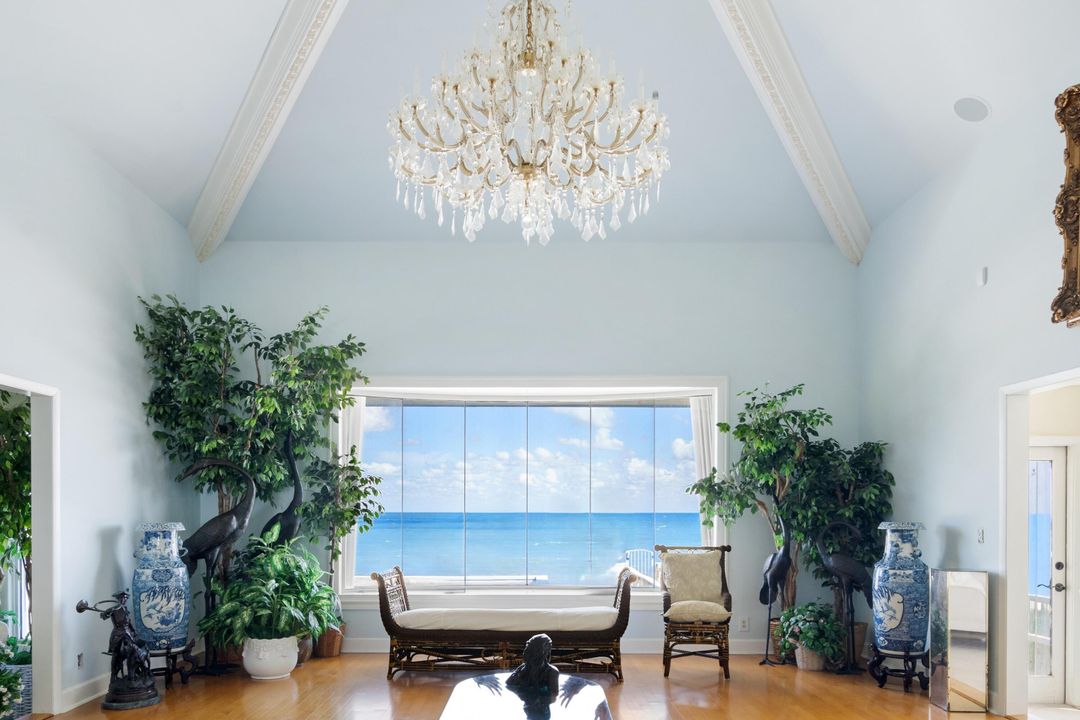 For Sale: $5,995,000 (5 beds, 6 baths, 7752 Square Feet)