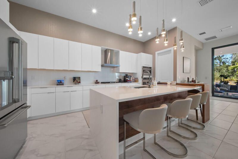 For Sale: $650,000 (3 beds, 3 baths, 2289 Square Feet)