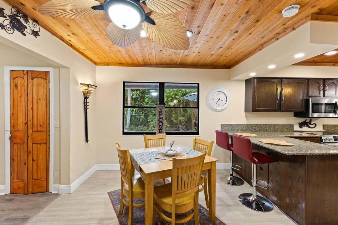 На продажу: $799,000 (4 спален, 2 ванн, 2402 Квадратных фут)