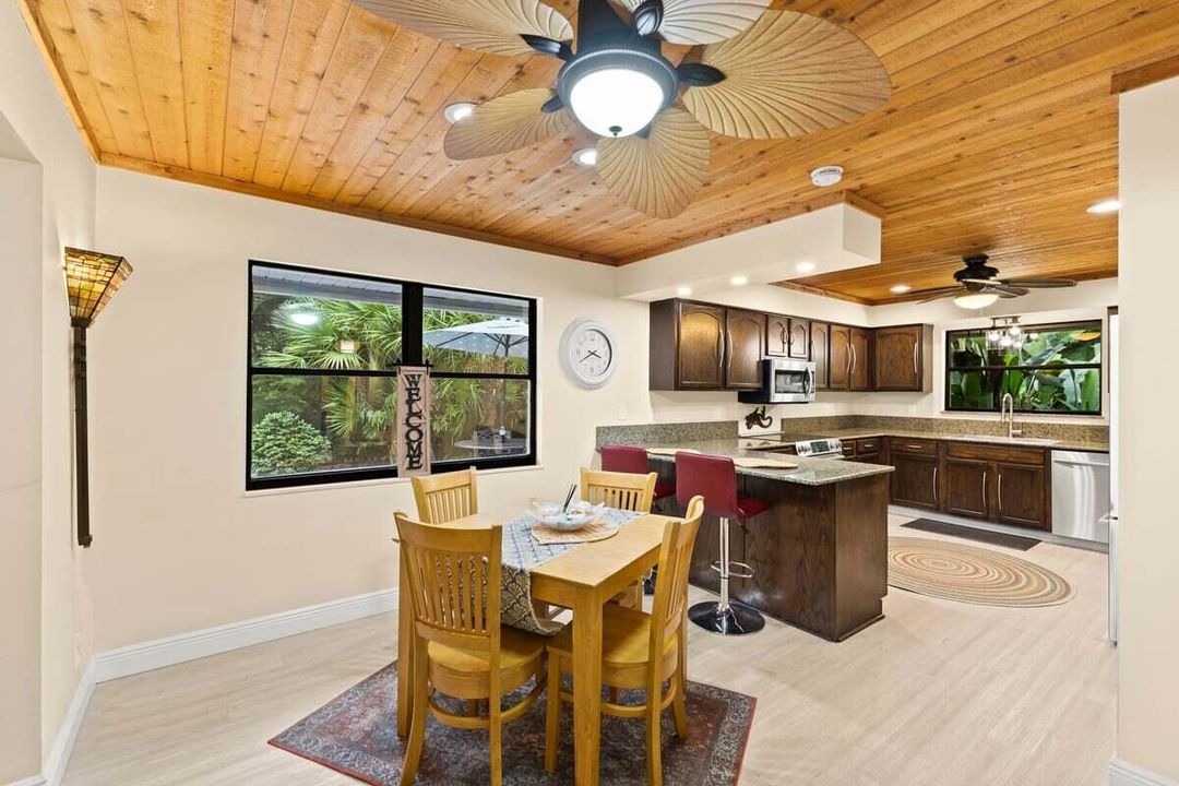 На продажу: $799,000 (4 спален, 2 ванн, 2402 Квадратных фут)