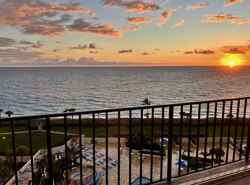 For Sale: $749,990 (2 beds, 2 baths, 1170 Square Feet)