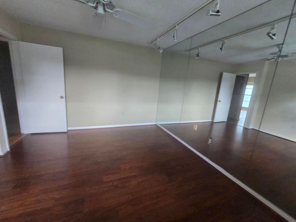 На продажу: $10,000 (2 спален, 2 ванн, 1617 Квадратных фут)