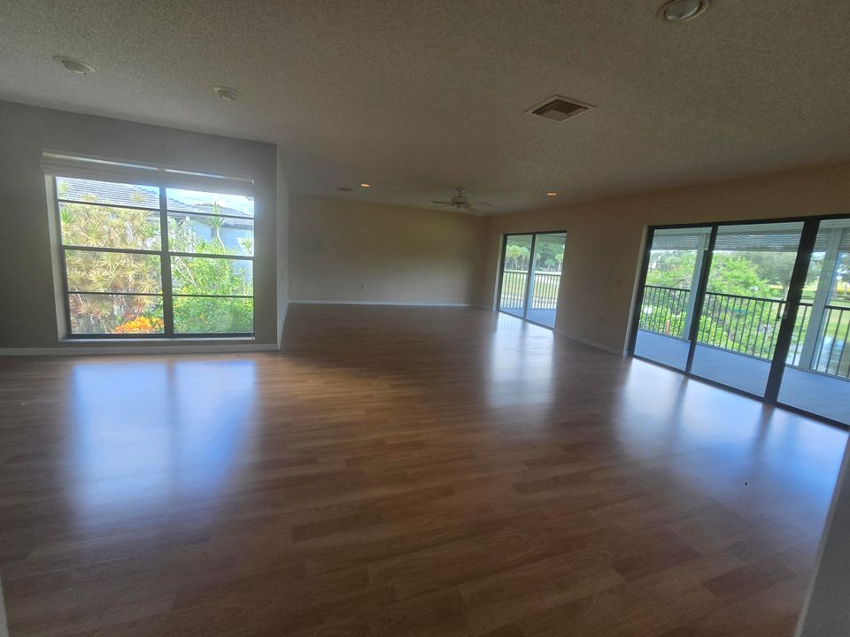 На продажу: $10,000 (2 спален, 2 ванн, 1617 Квадратных фут)