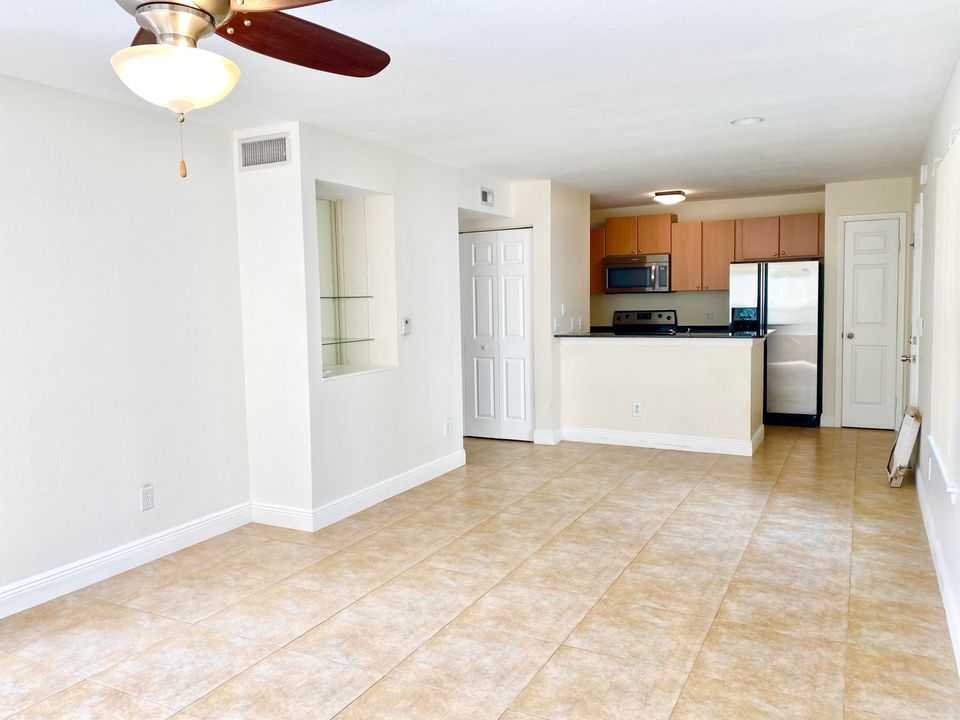 For Rent: $1,875 (1 beds, 1 baths, 636 Square Feet)