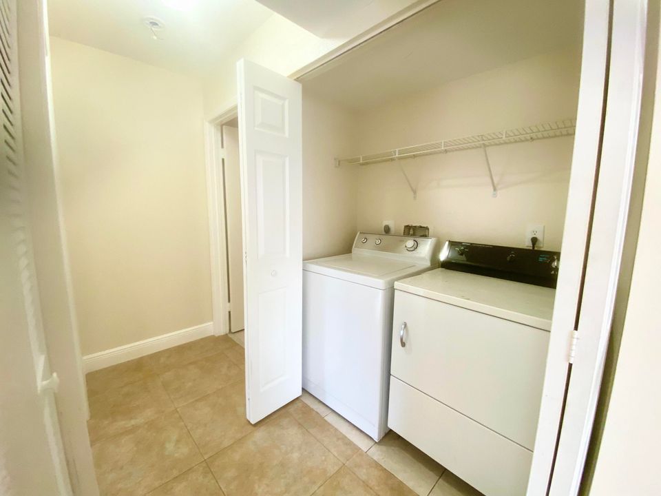 For Rent: $1,875 (1 beds, 1 baths, 636 Square Feet)