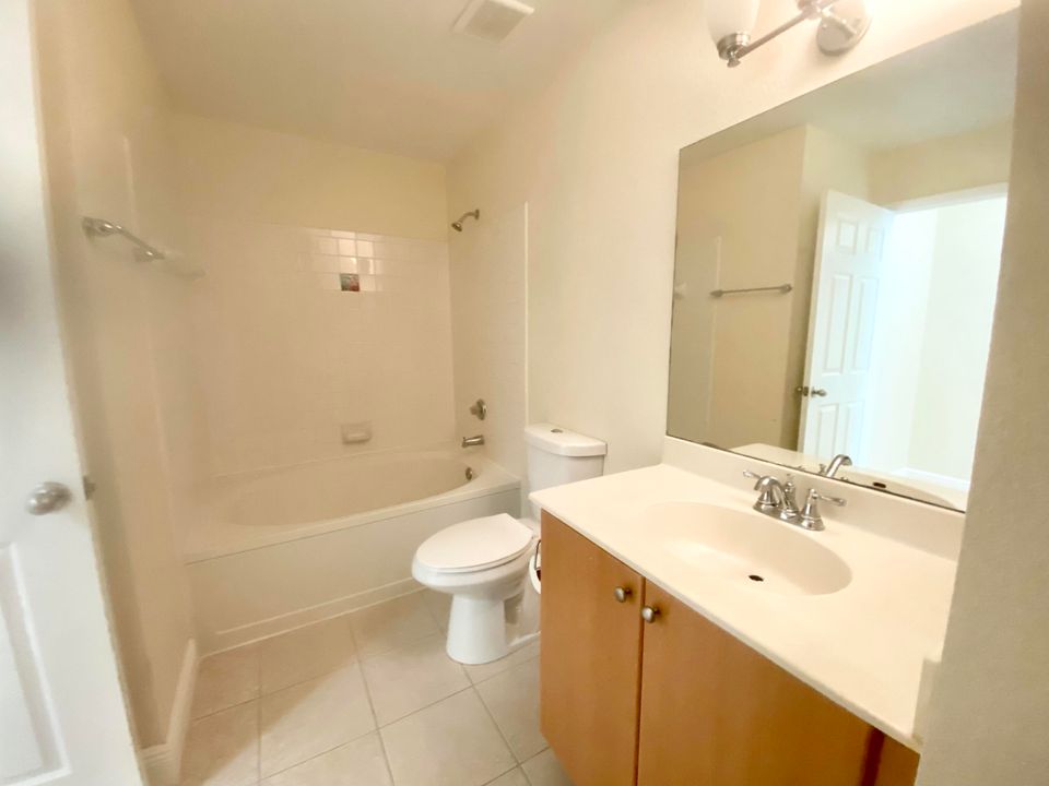 For Rent: $1,875 (1 beds, 1 baths, 636 Square Feet)