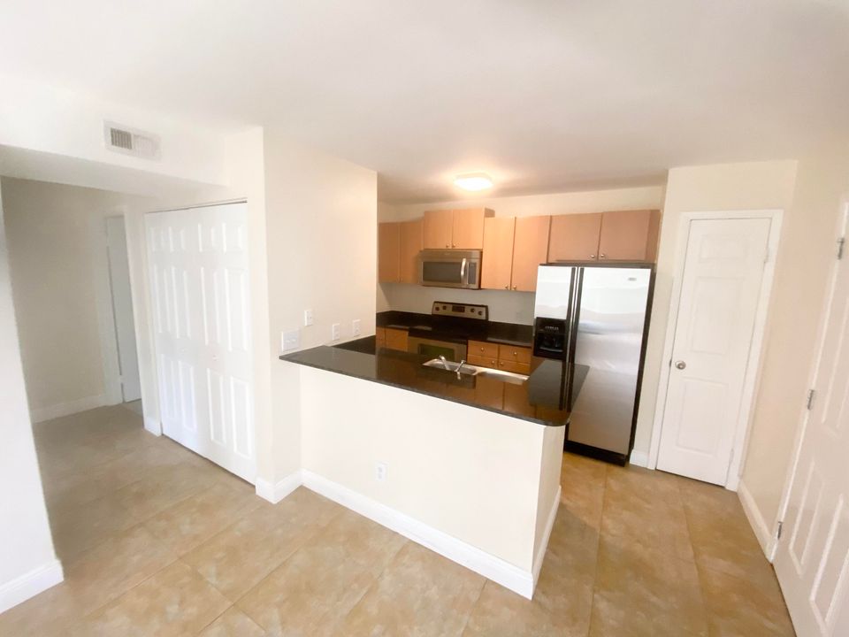 For Rent: $1,875 (1 beds, 1 baths, 636 Square Feet)